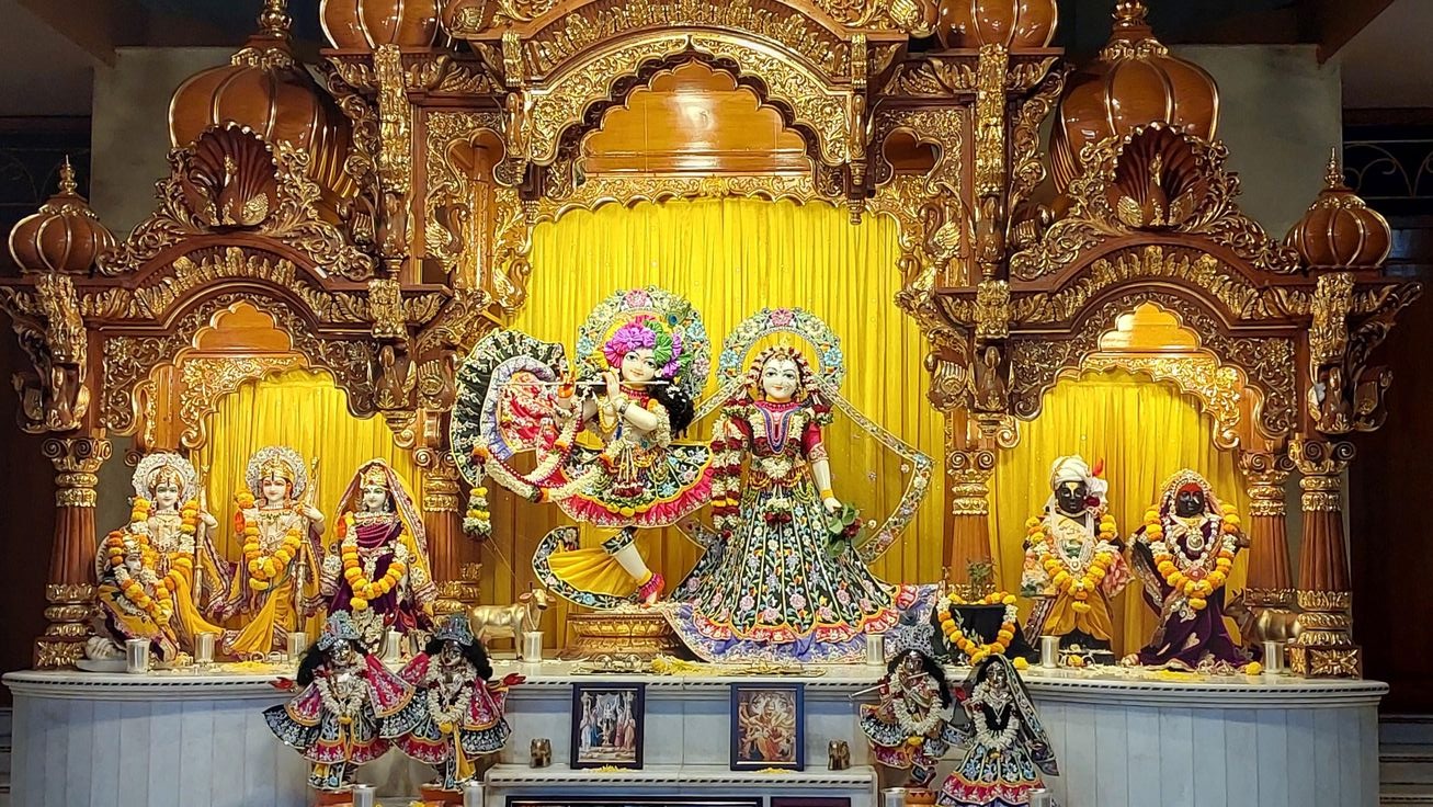 Guide Services in Vrindavan with Experienced Local Tour Guide